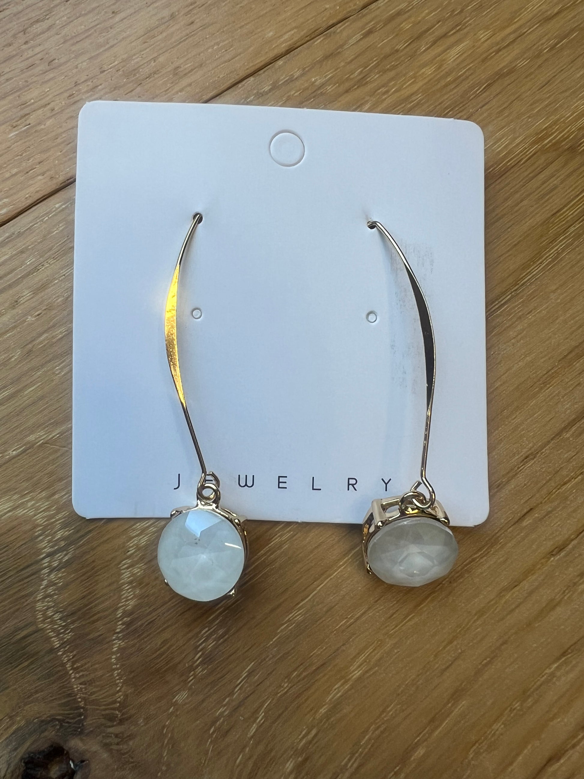 Elegant hanging earrings