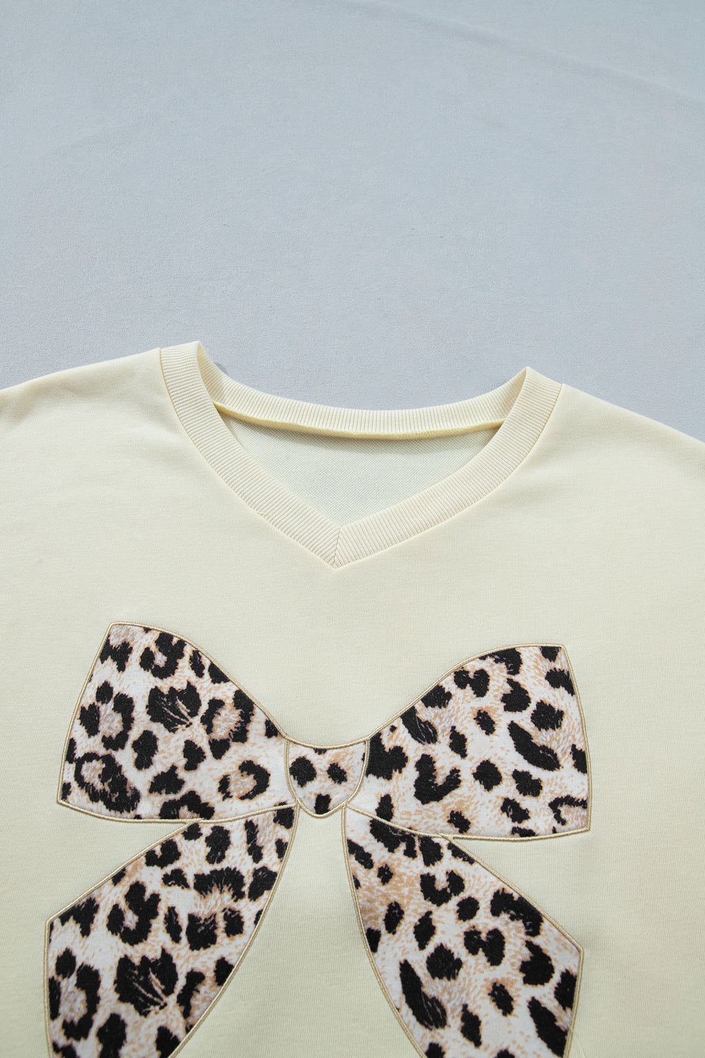 Black Contrast Leopard Bow Patched V Neck Loose Tee Drawstring Shorts 2pcs Outfit