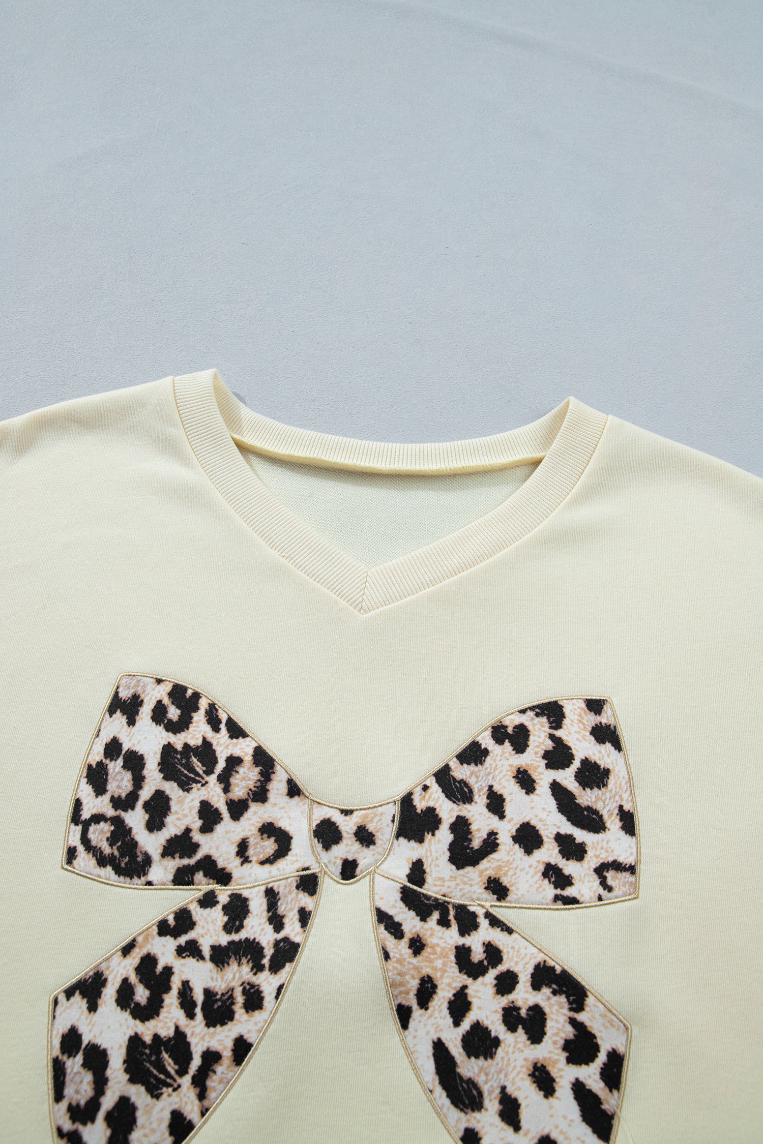 Black Contrast Leopard Bow Patched V Neck Loose Tee Drawstring Shorts 2pcs Outfit