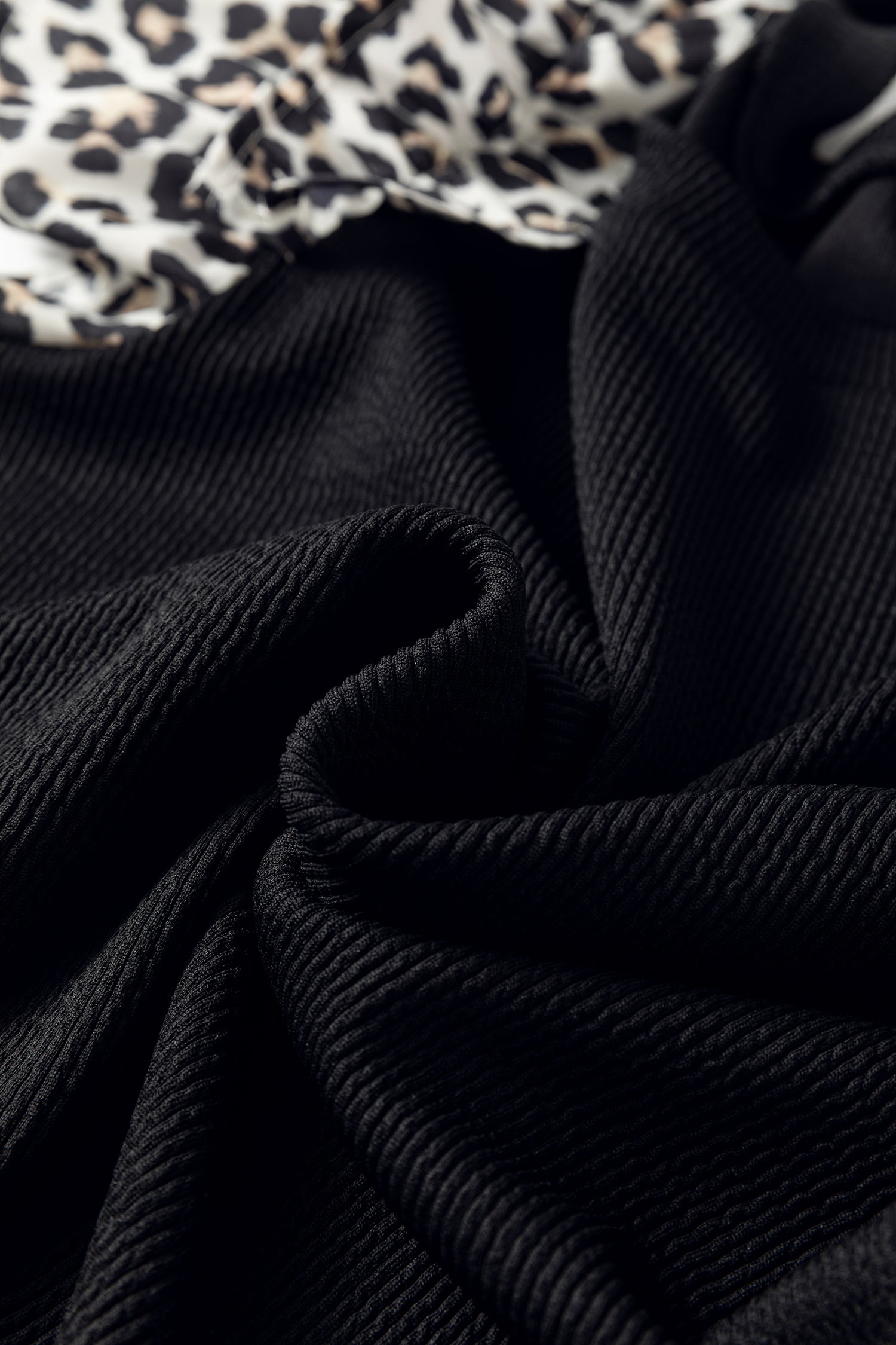 Black Contrast Leopard Ruffled Short Sleeve Ribbed Knit Top