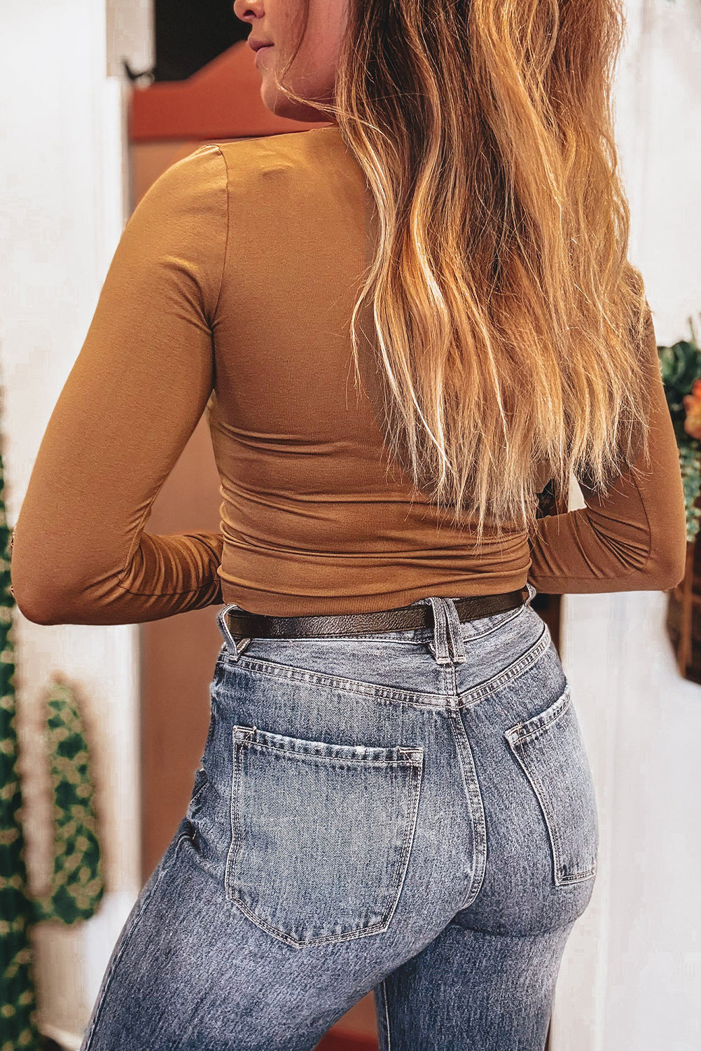 Chestnut Solid Color Long Sleeve Fitted Top